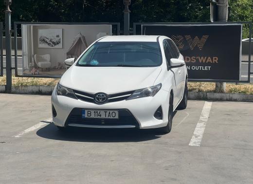 TOYOTA AURIS